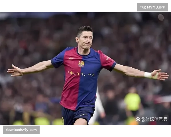 比赛第78分钟，莱万多夫斯基替补登场换下哈兰德